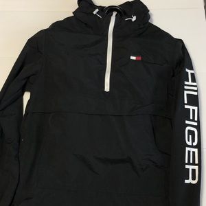 TOMMY HILFIGER HALF ZIP WINDBREAKER SMALL